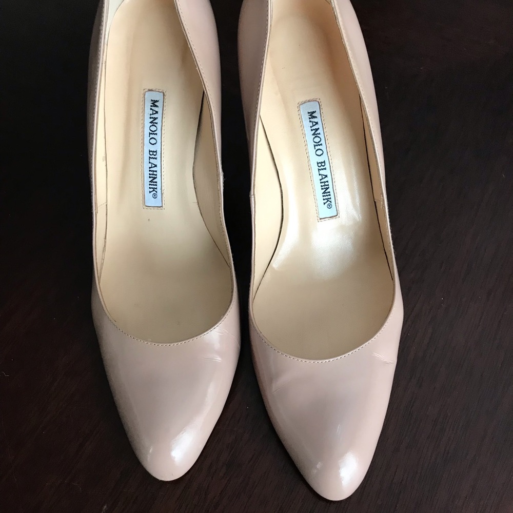 Manolo Blahnik Foka patent leather pump